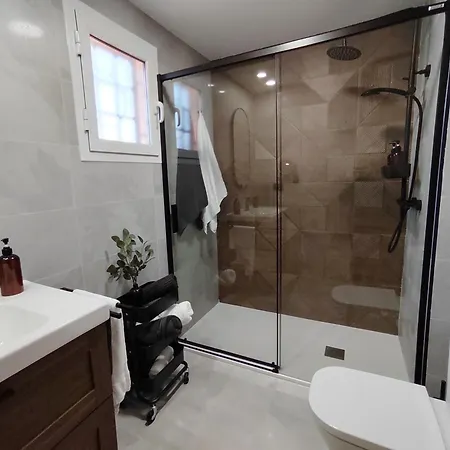 Lid Apartment *